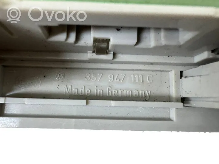 Volkswagen Golf III Przycisk / Włącznik oświetlenia wnętrza kabiny 357947111C