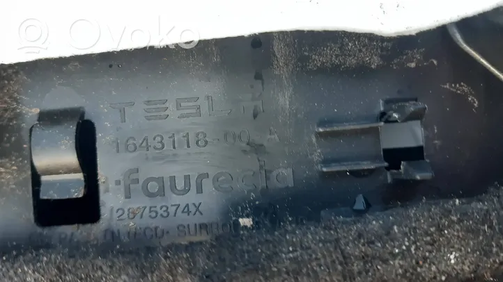 Tesla Model Y Boite à gants 1643118-00-A