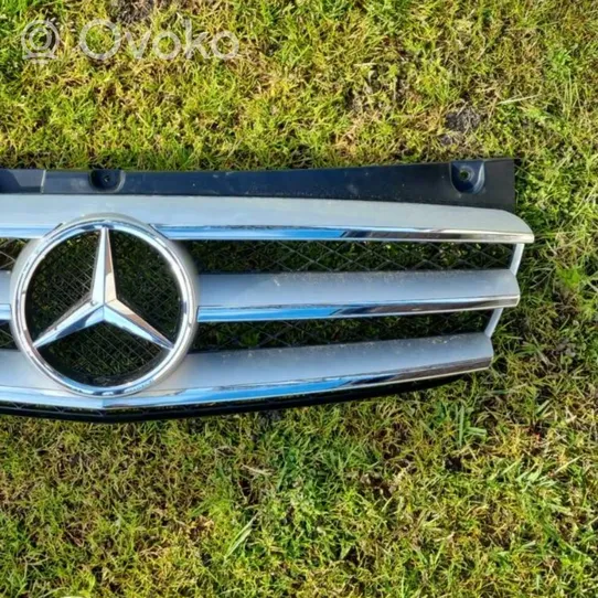 Mercedes-Benz Vito Viano W639 Grille de calandre avant A6398800083