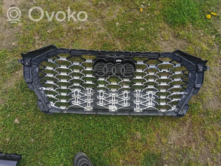 Audi Q3 F3 Grille calandre supérieure de pare-chocs avant 83F853651