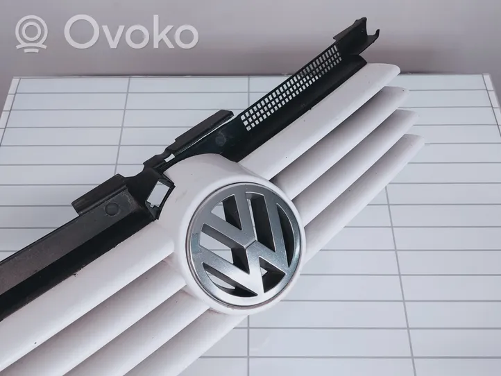 Volkswagen Bora Grille calandre supérieure de pare-chocs avant 