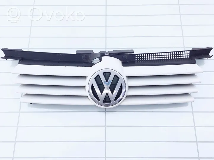 Volkswagen Bora Etupuskurin ylempi jäähdytinsäleikkö 