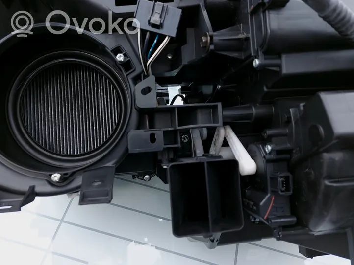 Toyota Avensis T250 Montaje de la caja de climatización interior 