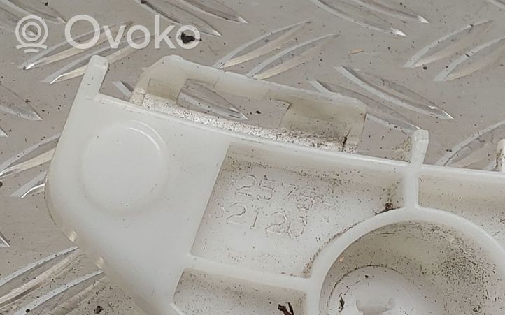 Toyota Verso-S Takapuskurin kannake 5257552120