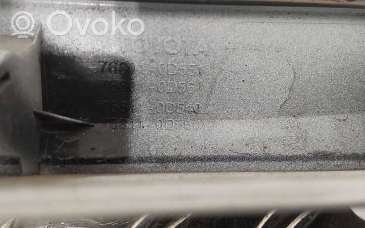 Toyota Yaris Listwa oświetlenie tylnej tablicy rejestracyjnej 768010D552
