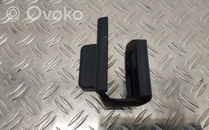 Toyota Avensis T270 Moldura de la guía del asiento delantero del conductor 7213805040