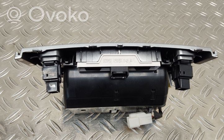 Toyota Avensis T270 Peleninė panelėje 5880405180