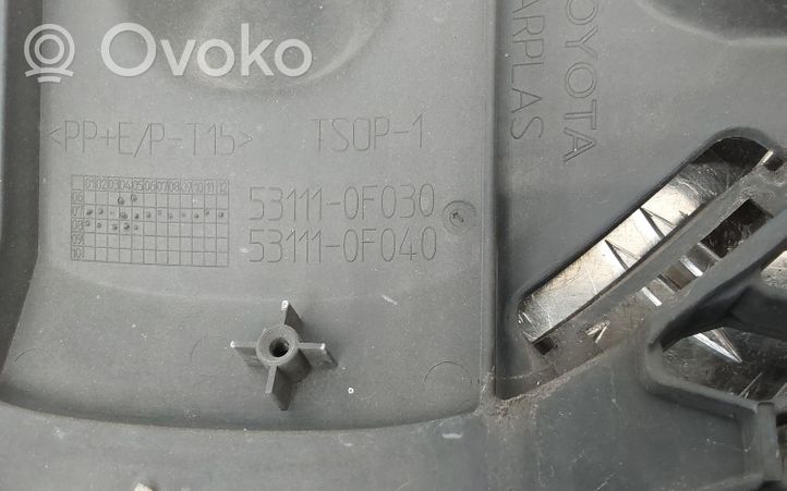 Toyota Corolla Verso AR10 Grille calandre supérieure de pare-chocs avant 531110F030