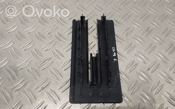 Toyota Corolla Verso AR10 Takaistuimen kiskon suojalista 721570F020