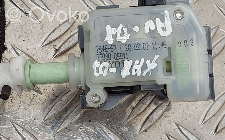 Toyota Avensis T250 Motorino del tappo del serbatoio del carburante 7703005011