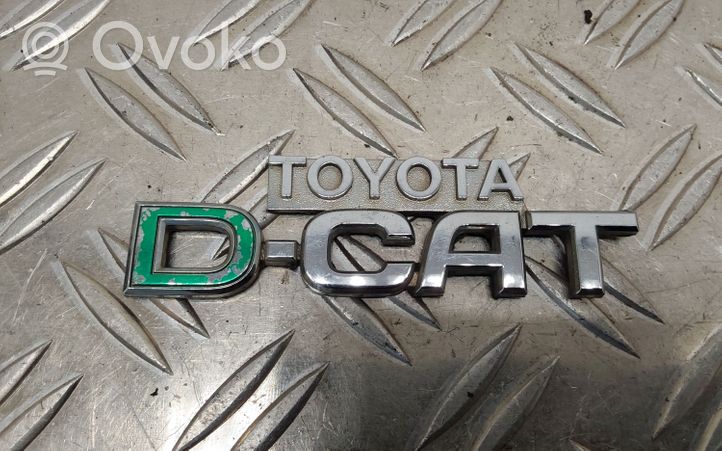 Toyota Avensis T270 Litery / Emblematy na błotnik przedni 