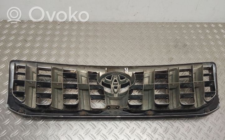 Toyota Land Cruiser (J120) Grotelės viršutinės 