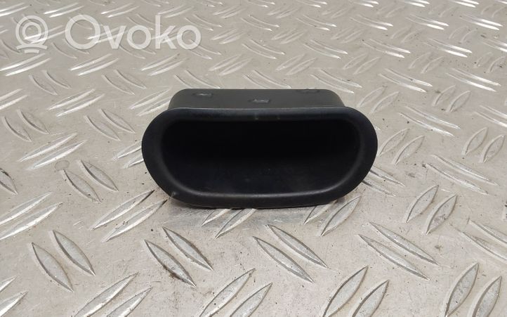 Toyota Yaris Rączka / Uchwyt klapy tylnej / bagażnika 7481113010