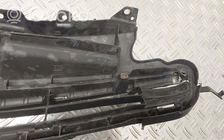 Toyota Verso-S Griglia superiore del radiatore paraurti anteriore 5311152670