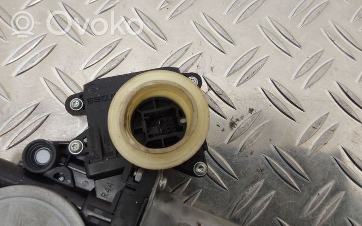 Toyota Auris 150 Galinis varikliukas langų pakėlėjo 8570102010