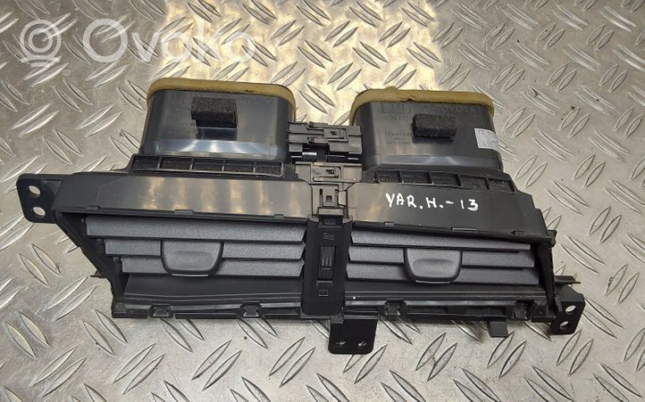 Toyota Yaris Dysze / Kratki środkowego nawiewu deski rozdzielczej GEO17479