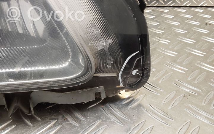 Toyota Avensis T270 Lampa przednia 8112605310