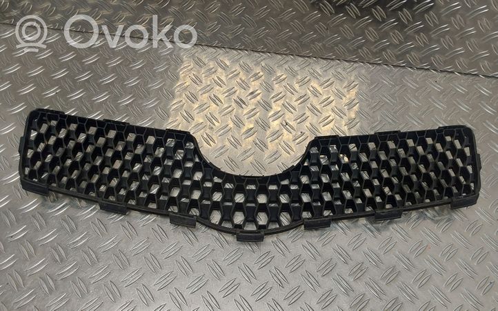 Toyota Yaris Griglia superiore del radiatore paraurti anteriore 531110D140