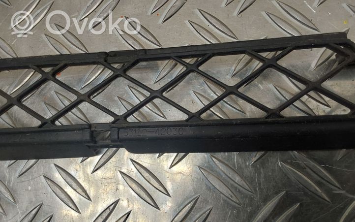 Toyota RAV 4 (XA20) Grille inférieure de pare-chocs avant 5311242030