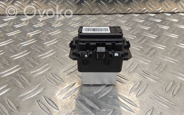 Toyota Aygo AB40 Lämpöpuhaltimen moottorin vastus VLCL29DC11N