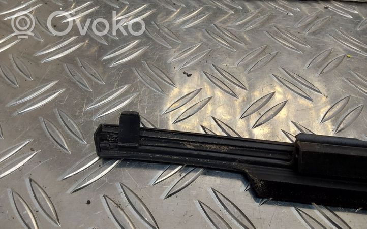 Toyota Verso Takaoven lasin muotolista 