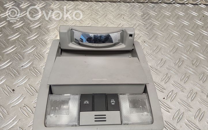 Toyota Verso Etuistuimen valo 812600F084