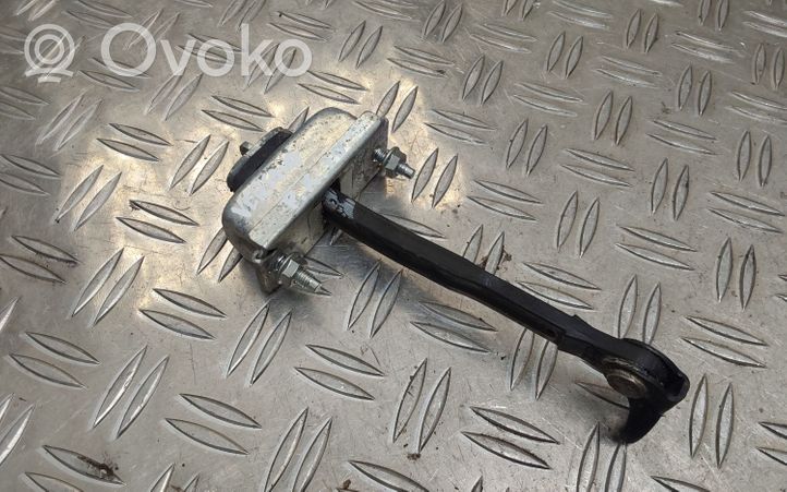 Toyota Verso Etuoven pidätin 686100F010