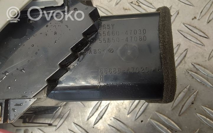 Toyota Prius (XW30) Boczna kratka nawiewu deski rozdzielczej 5568647020