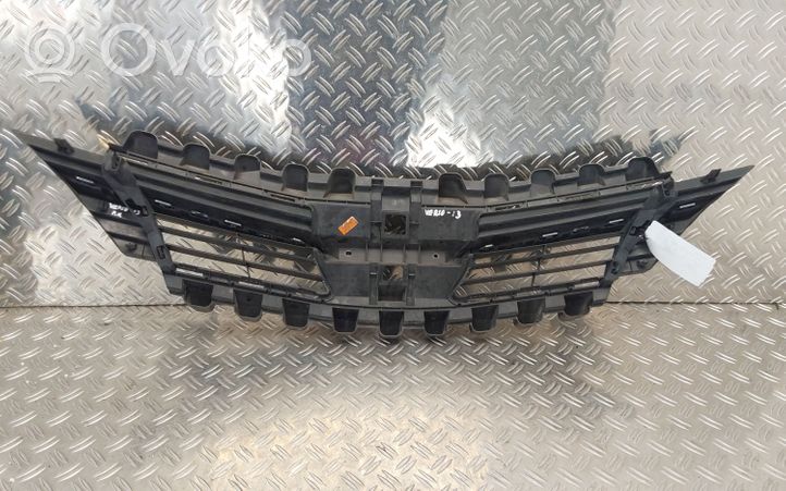 Toyota Verso Grille calandre supérieure de pare-chocs avant 531110F060