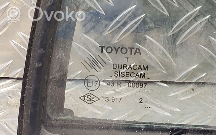 Toyota Corolla E120 E130 Szyba karoseryjna drzwi tylnych 43R00097