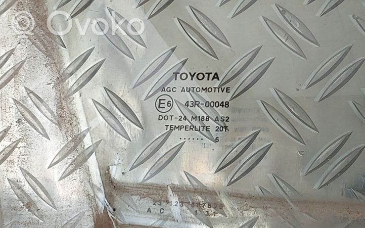 Toyota Yaris Vitre de fenêtre porte arrière 43R00048