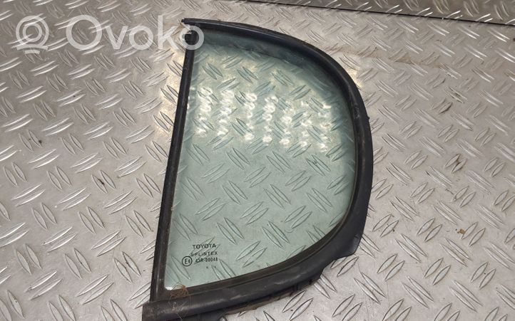 Toyota Yaris Vetro del deflettore posteriore 43R00048