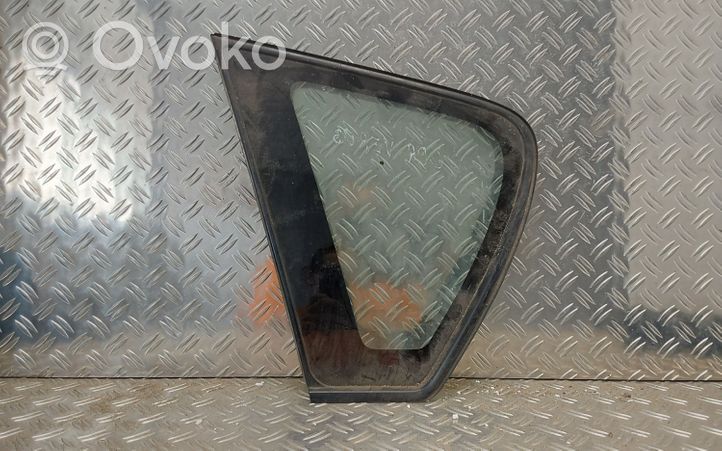 Toyota Corolla Verso E121 Szyba karoseryjna tylna 43R00122