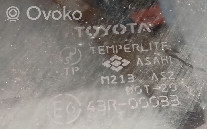 Toyota Corolla Verso E121 Finestrino/vetro triangolo anteriore 43R0003