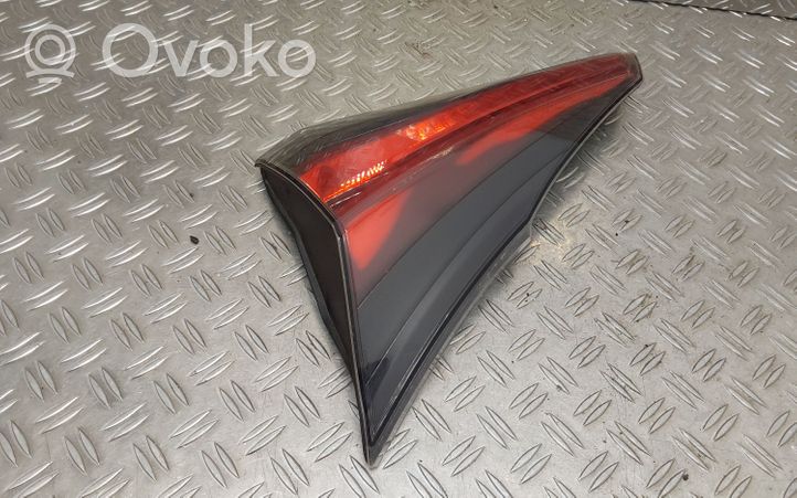 Toyota RAV 4 (XA40) Lampy tylnej klapy bagażnika 8158042032