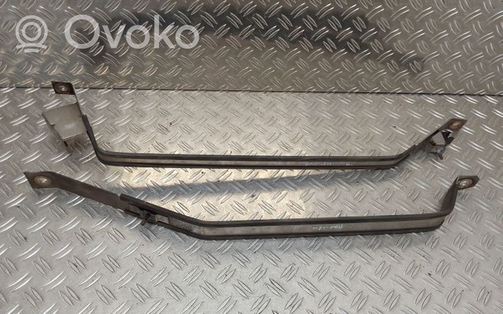 Toyota RAV 4 (XA40) Fuel tank mounting bracket 