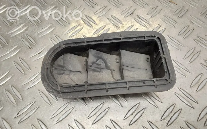 Toyota Yaris Kratka wentylacyjna pod zderzakiem tylnym 629300D010