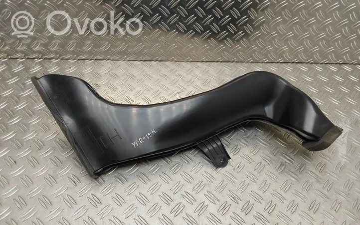 Toyota Yaris Część rury dolotu powietrza G92F10D010