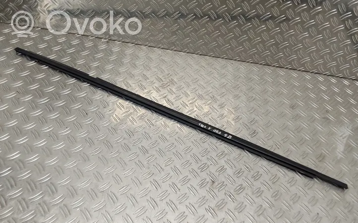 Toyota Corolla Verso E121 Takaoven lasin muotolista 