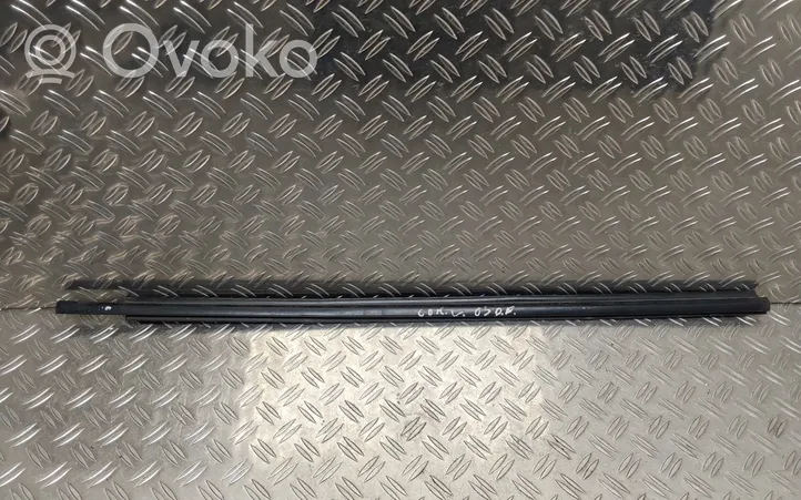 Toyota Corolla Verso E121 Front door glass trim molding 