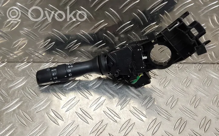 Toyota Yaris Posūkių/ šviesų rankenėlė 17F9390D310