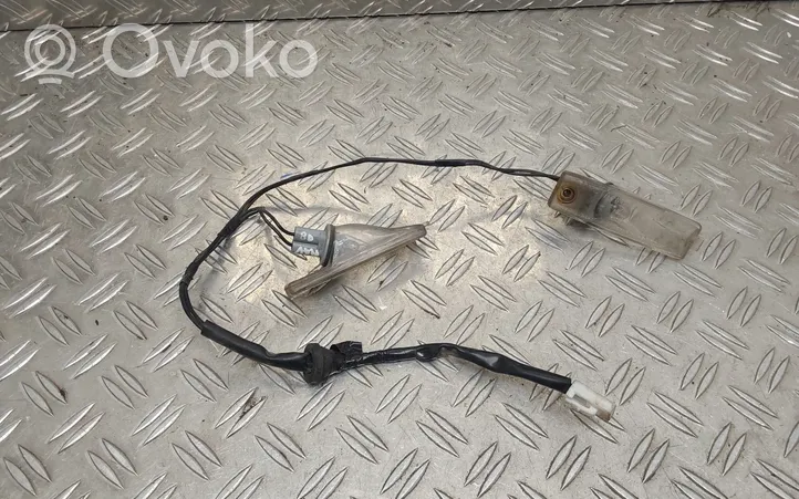 Toyota RAV 4 (XA30) Lampa oświetlenia tylnej tablicy rejestracyjnej 