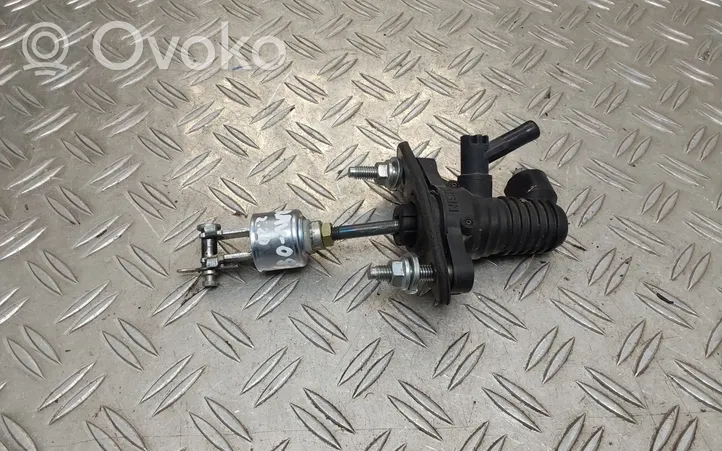 Toyota RAV 4 (XA30) Główny cylinder sprzęgła 