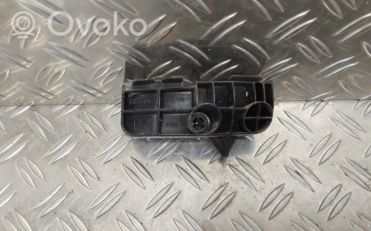 Toyota Auris 150 Takapuskurin kannake 5256302030