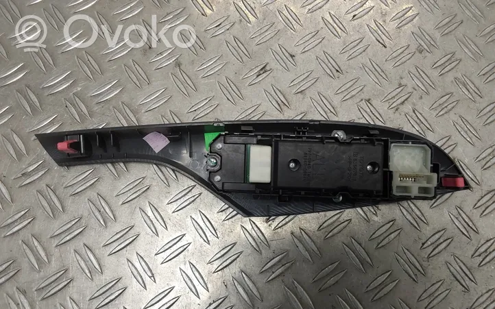 Toyota Sienna XL30 III Electric window control switch 8404008010