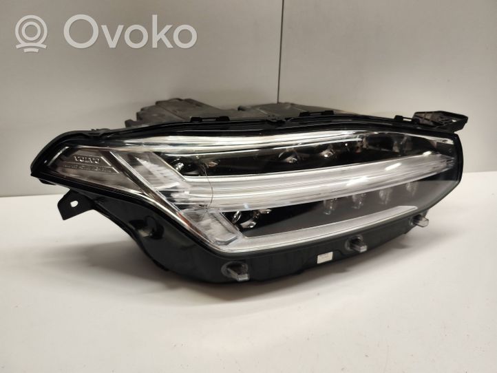 Volvo XC90 Lampa przednia 31446688