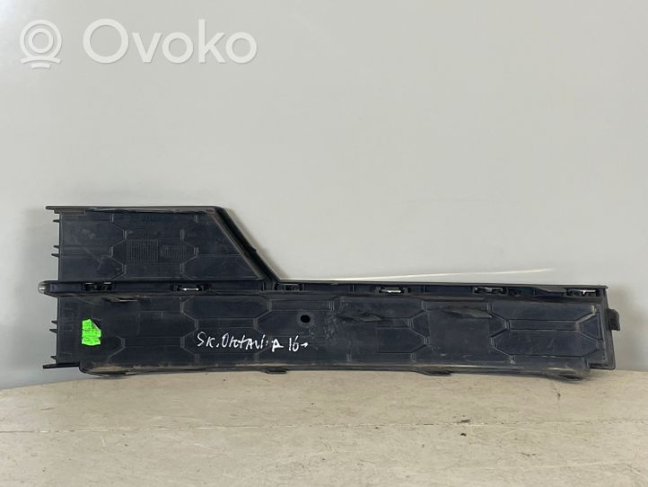 Skoda Octavia Mk3 (5E) Mascherina inferiore del paraurti anteriore 5E0807682G