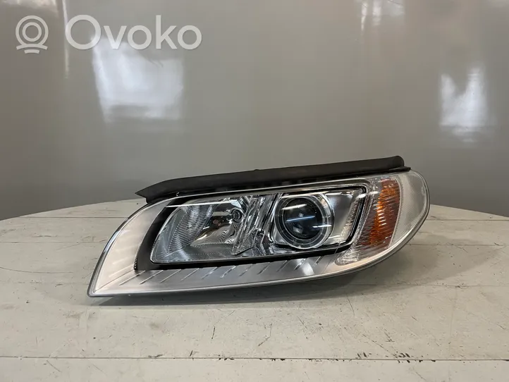 Volvo V70 Lampa przednia 31420013