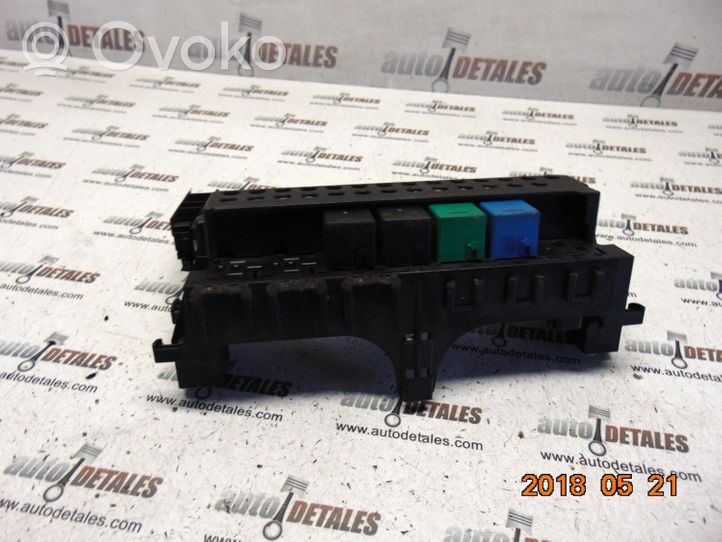 Mercedes-Benz A W169 Module de fusibles A1695450001