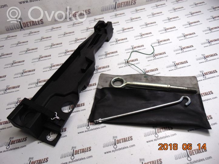 Volvo XC90 Kit d’outils 30647864